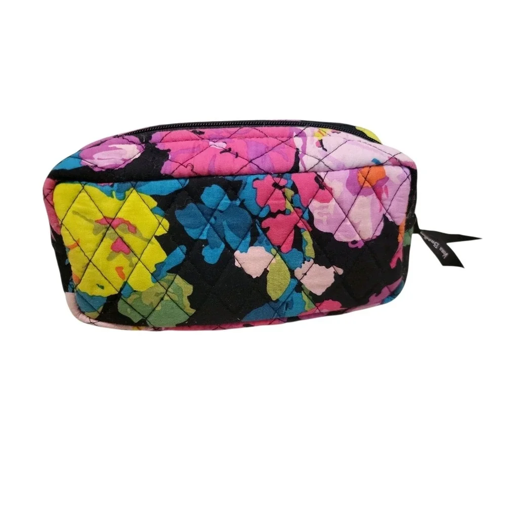 Vera Bradley Zip Up Make Up Pouch Colorful Floral Pattern.